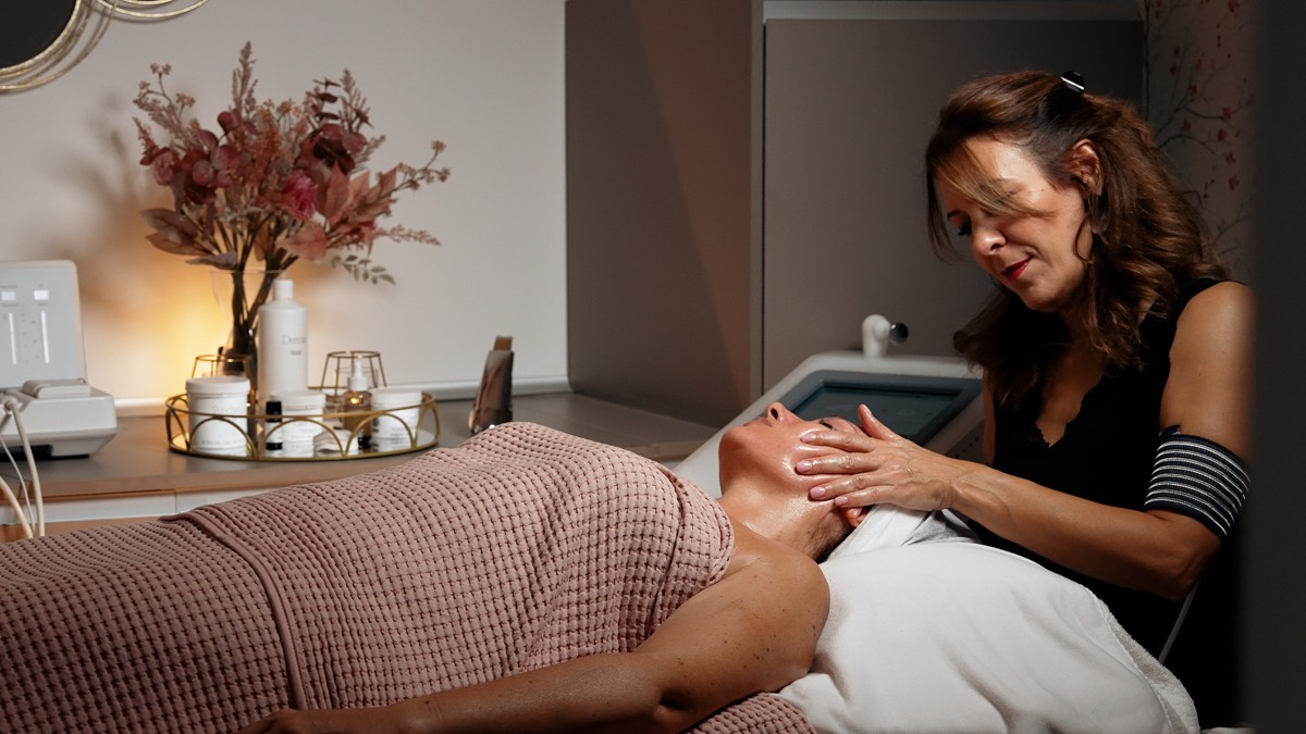 Profesional de Mujer 360 en tratamiento personalizado